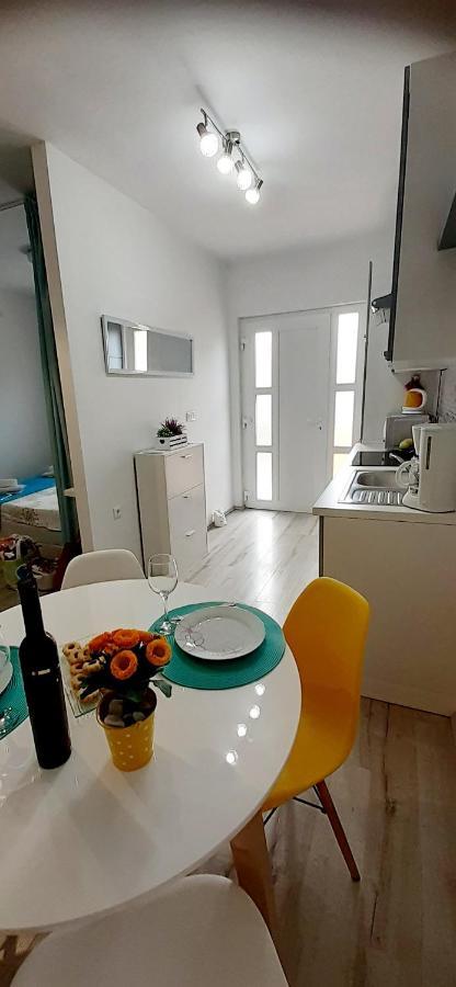 Lennida Studio Apartman With Free Parking Kavran Extérieur photo